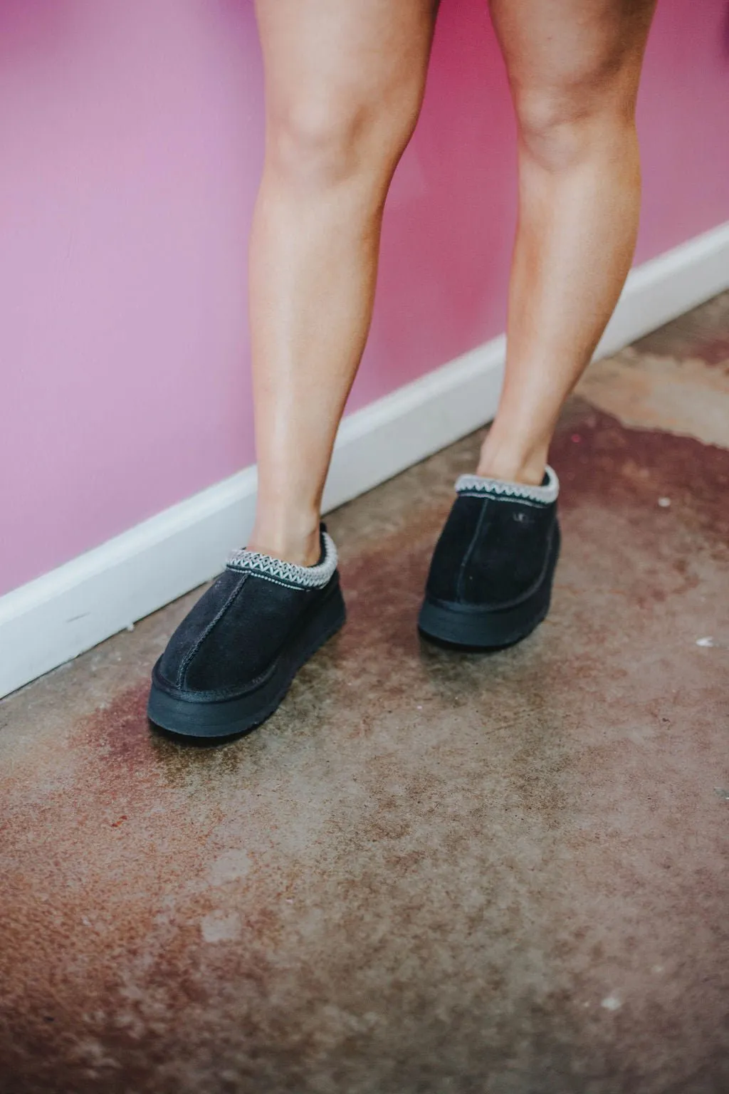 UGG: Tazz in Black
